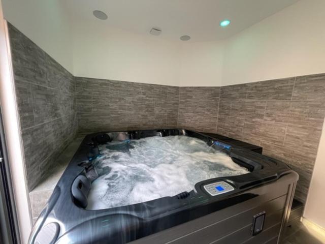 - Le Nuage - Unique, Espace Spa Privatif Et Jardin Avec Plancha Et Salon Privatif, Stationnement Public Gratuit Ньор Экстерьер фото